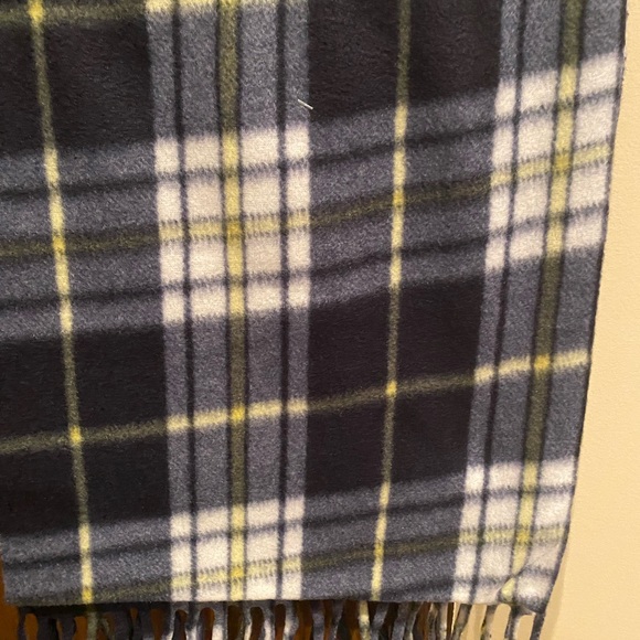 Flannel Unisex Blue/ Black Pattern Scarf - Picture 3 of 5